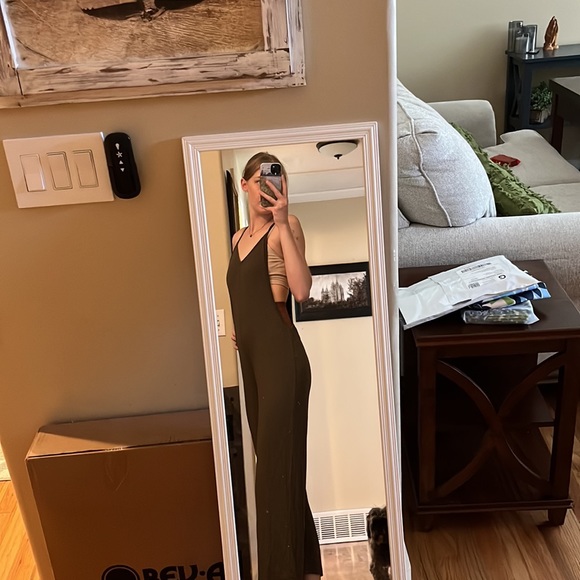 Green jumpsuit - Picture 4 of 4